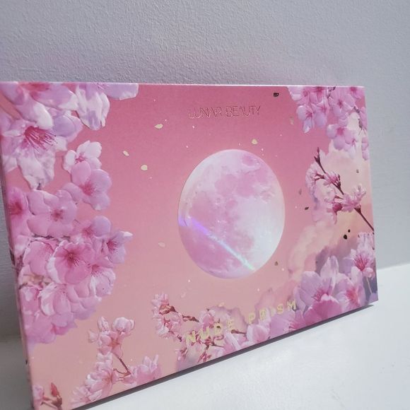 Lunar Beauty| Nude Prism Eyeshadow Palette - Picture 5 of 10